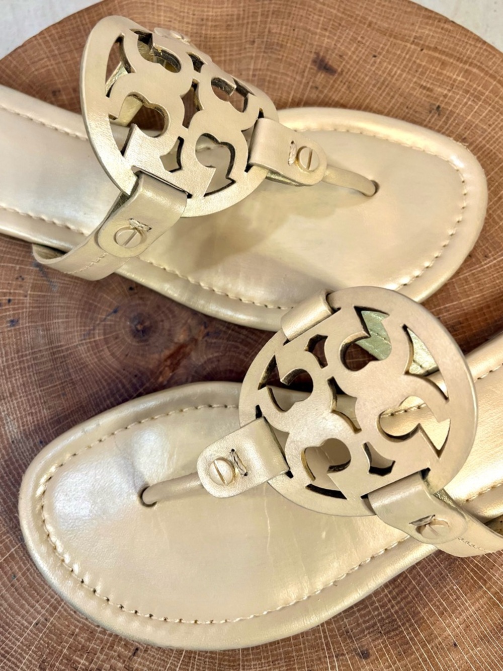 Tory Burch Miller Metallic Champagne Gold Leather Thong Sandals Size 9 - Picture 4 of 15